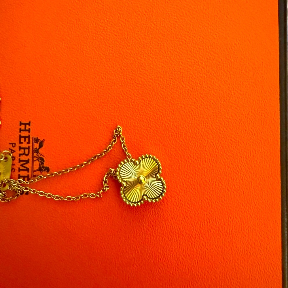 Gold clover Alhambra Pendant Necklace with Intricate Detailing